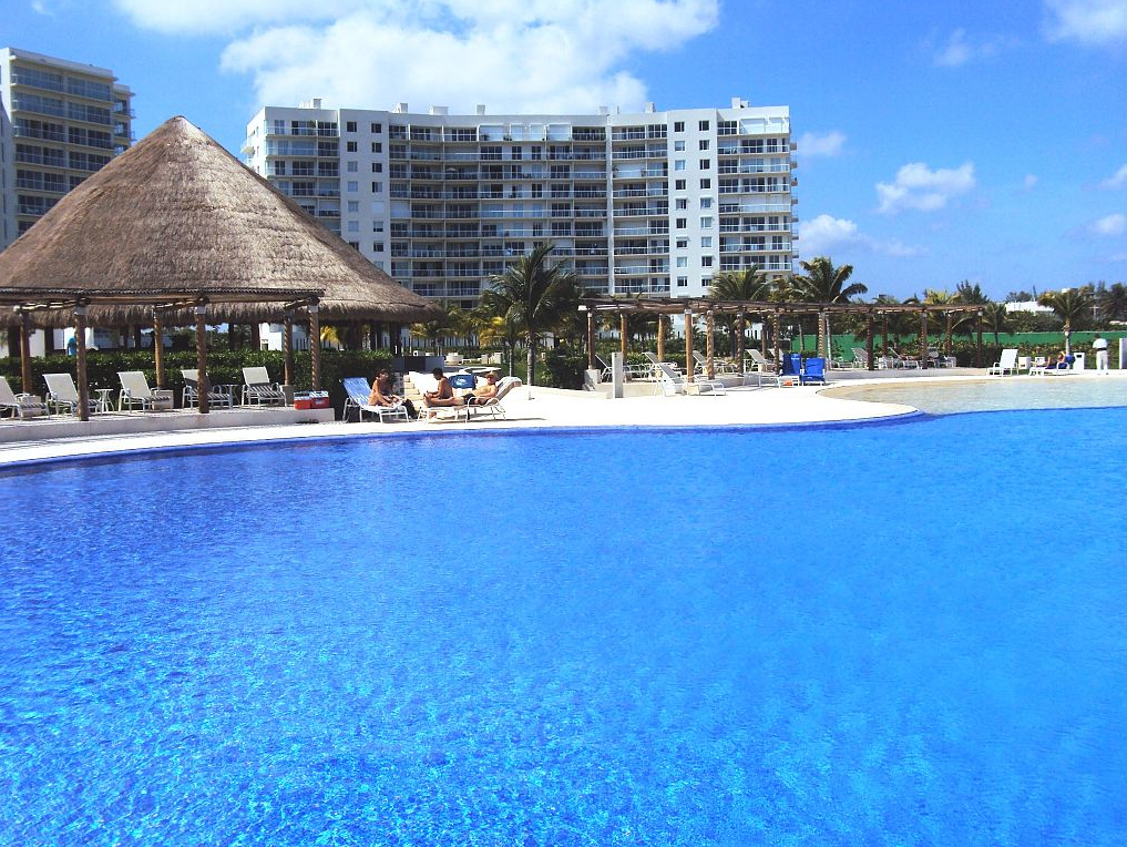 cancun beachfront rentals